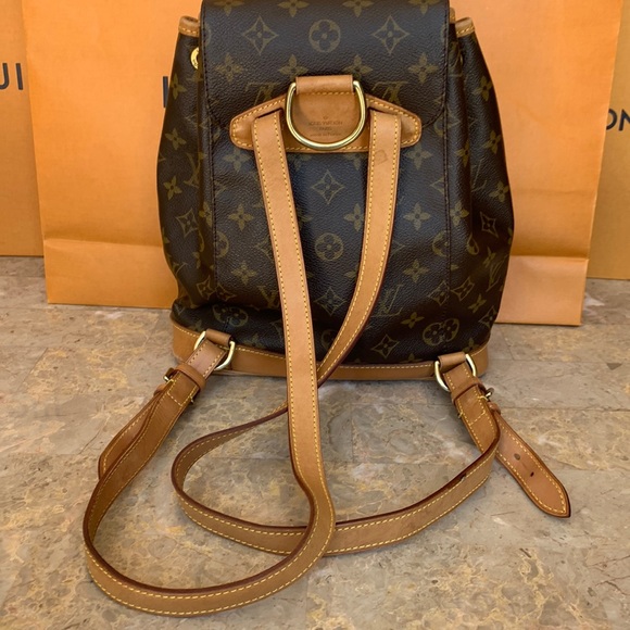 Beautiful Louis Vuitton Montsouris MM Backpack - Picture 7 of 16